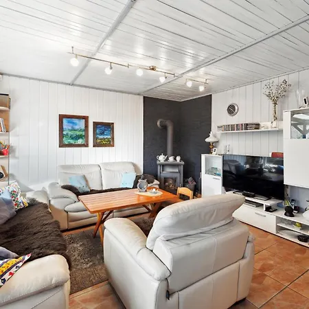 2 Bedroom Lovely In 別荘 *