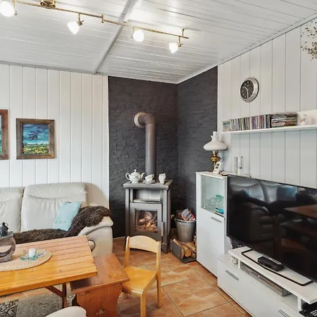 Holiday home Lovely In With Kitchenette Weitendorf